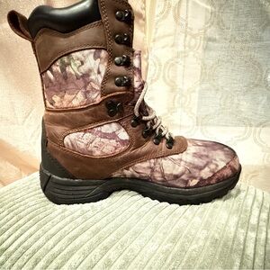 She Cabelas Womens Camo hunting boots Sz 8  Waterproof